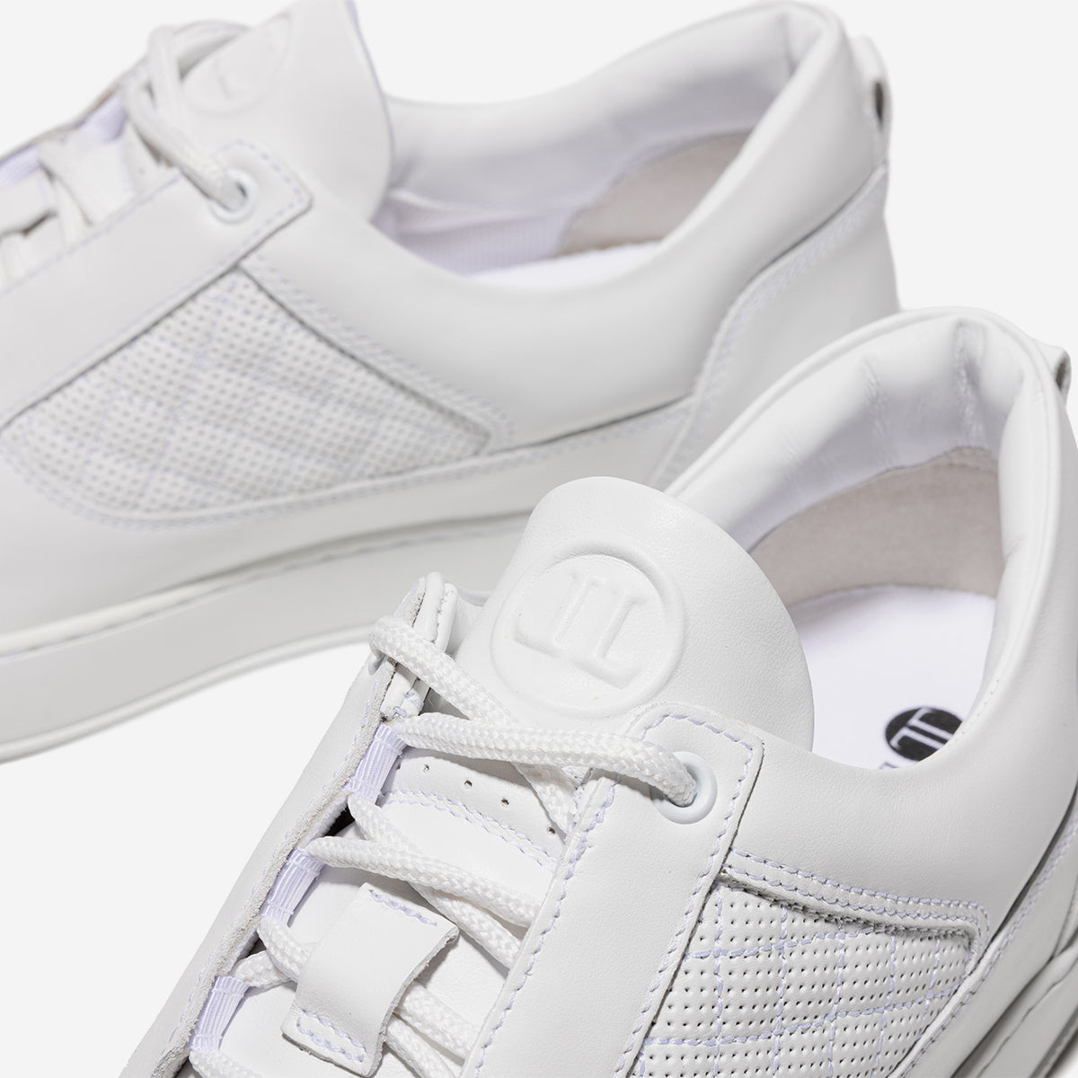 Low Top - Faisca - All White Perforate