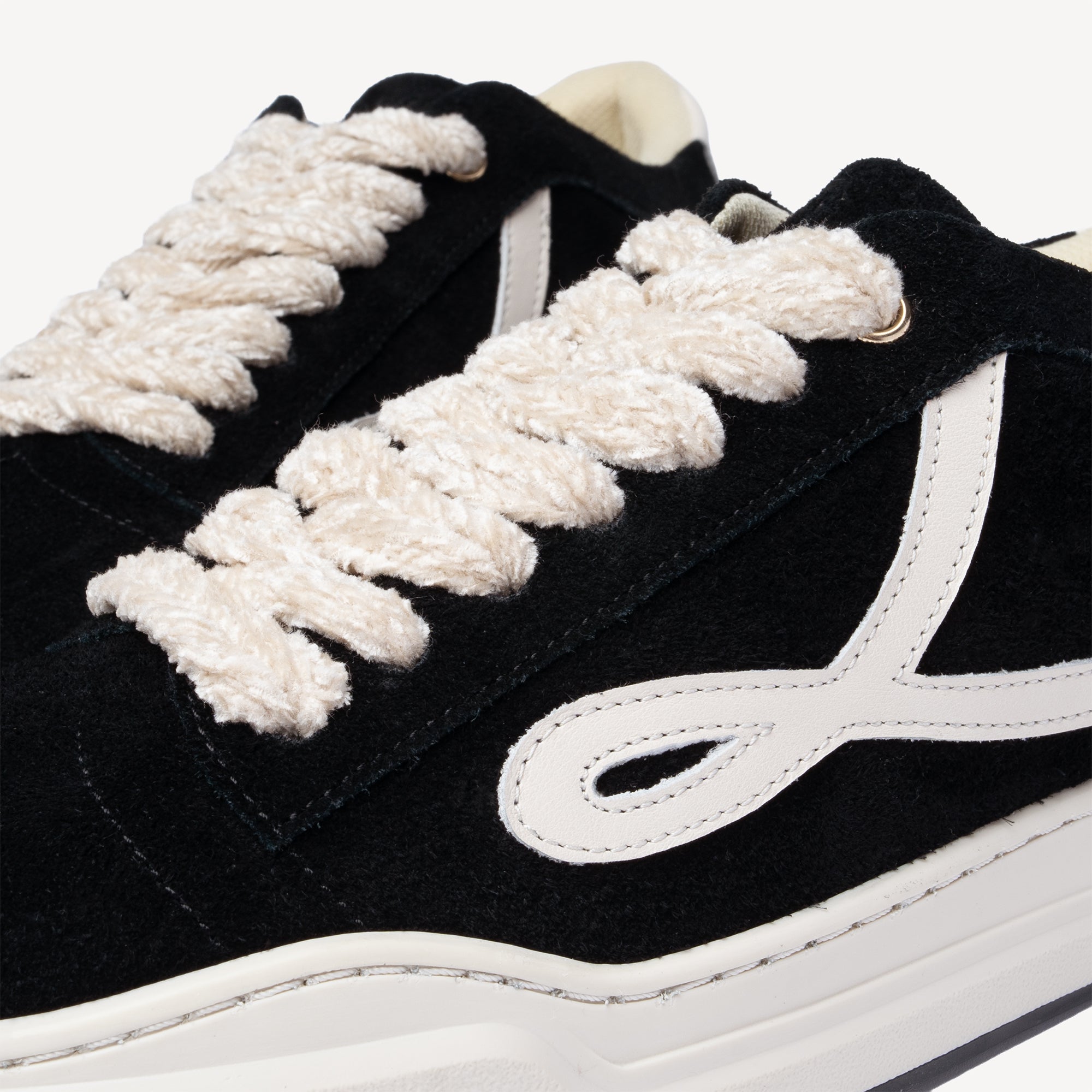 PRE ORDER - Low Top - Oxis - Black