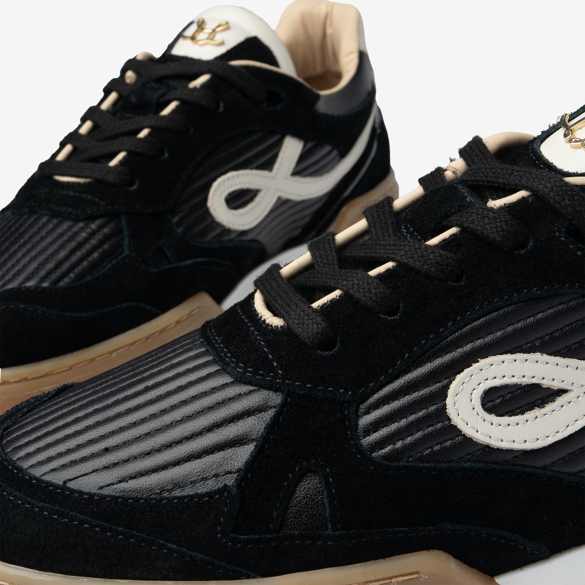 PRE ORDER - Low Top - Griv - Black White Camel